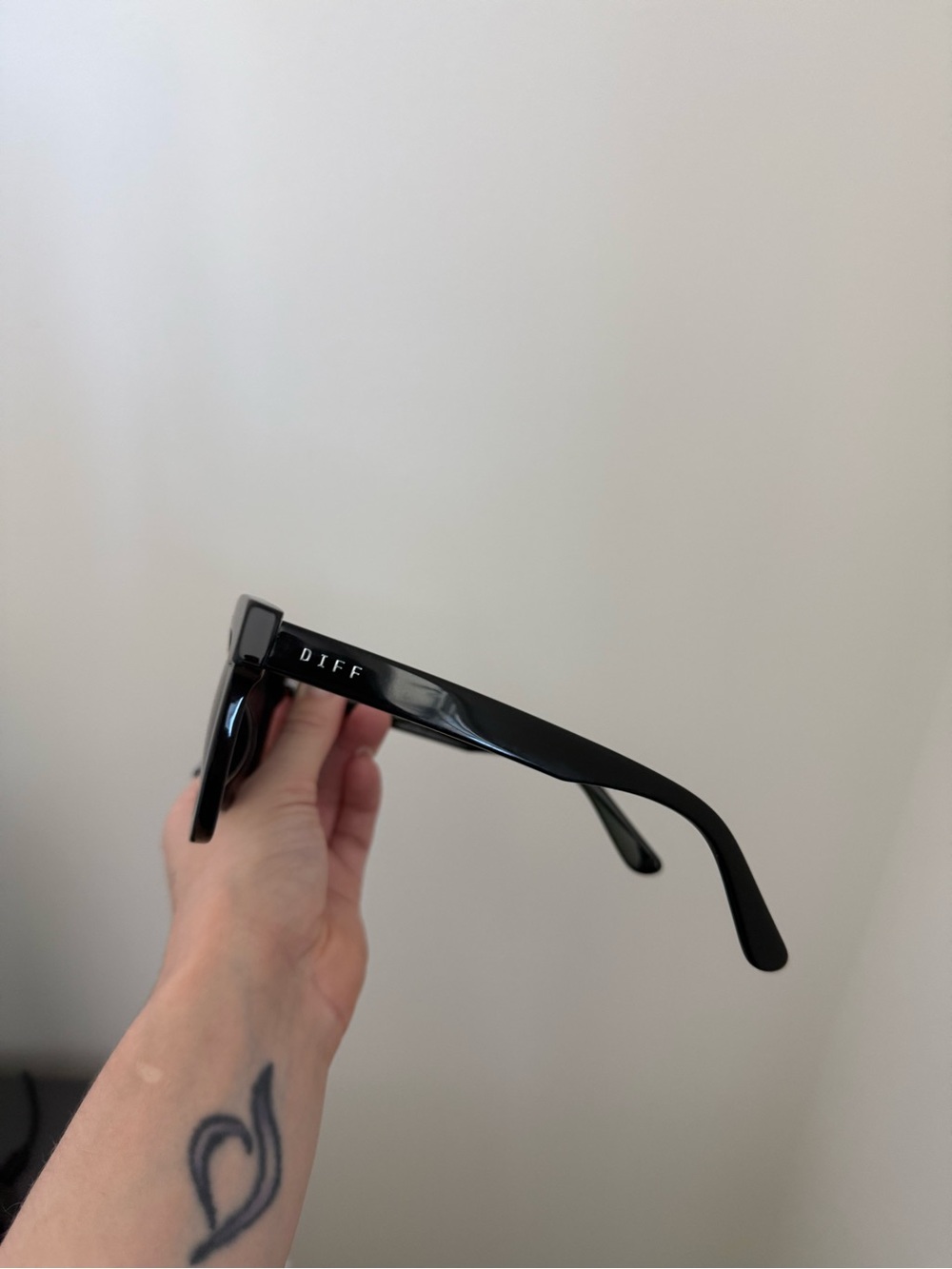 Diff Carson Sunglasses - Picture 2 of 7